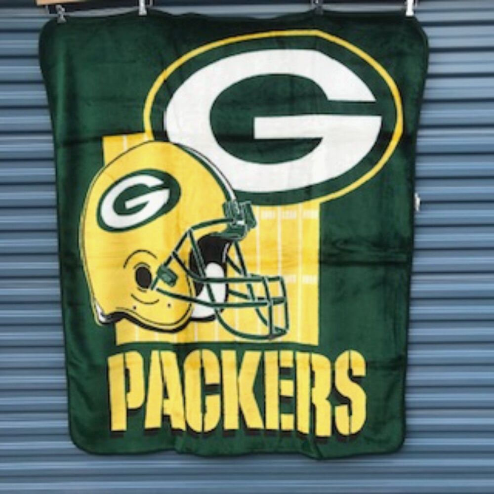 Green Bay Packers Size: 50'' x 60'' Cozy Plush Throw Blanket . New w/o Tags